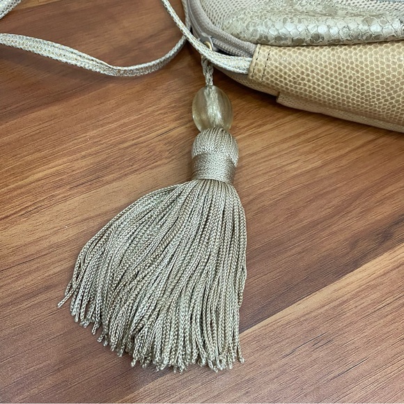 Vintage SHARIF Metallic Gold Mixed Leather Patchwork Tassel Zip Pull Crossbody - Picture 7 of 15